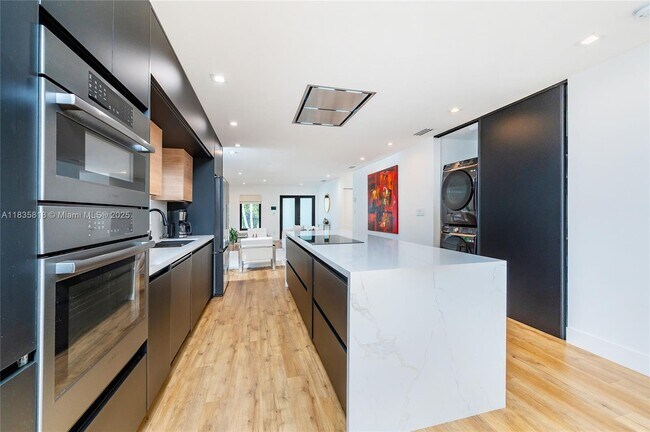 Building Photo - 412 NW 41st St