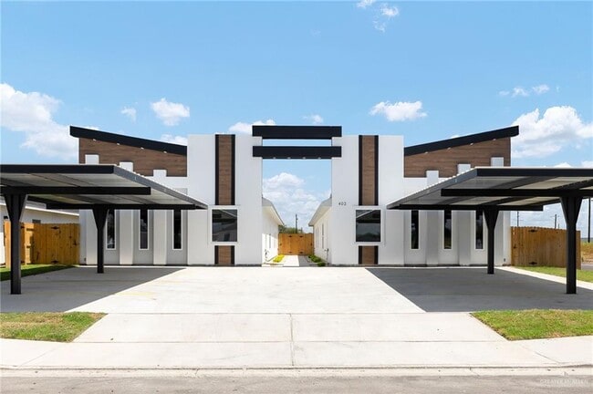 Primary Photo - 13 N Alexandrite Ave