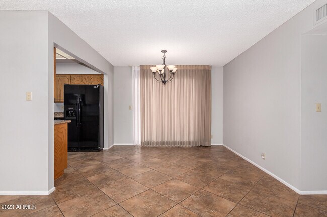 Building Photo - 4630 E Elena Ave