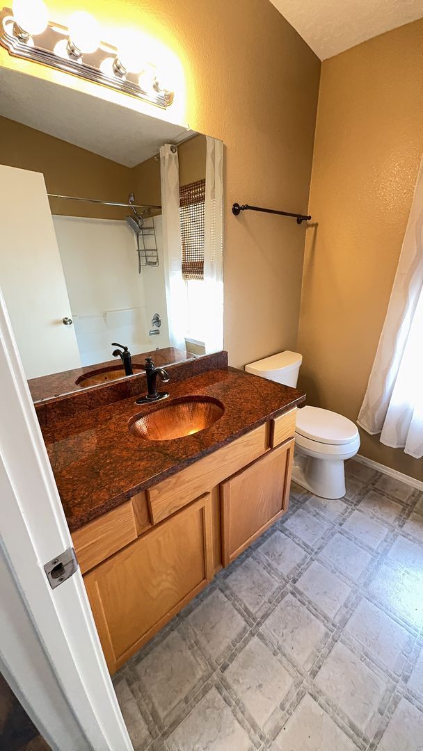 Building Photo - Great Home Near La Cueva