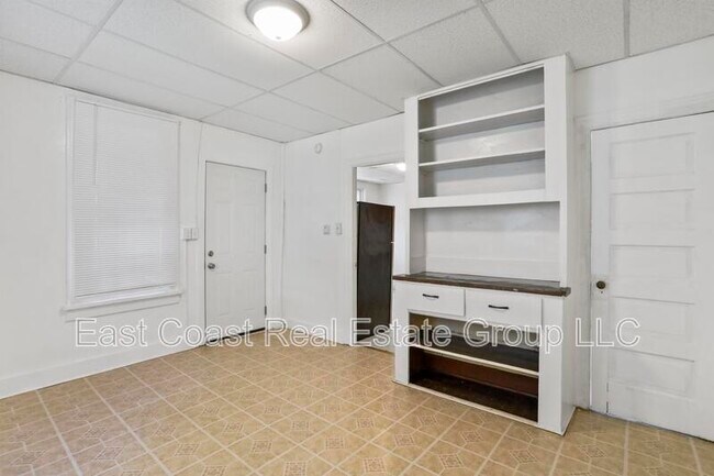Building Photo - 207 N Mulberry St