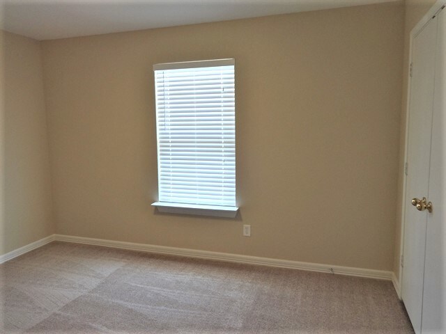 Building Photo - 9742 Liberty Grn