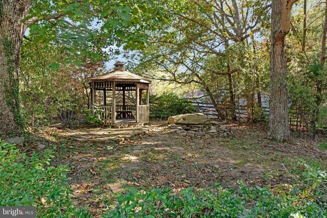 Building Photo - 8115 King Arthurs Ct