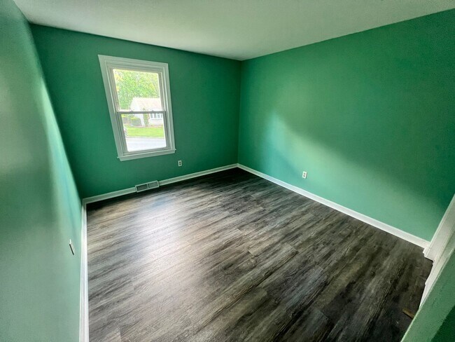 Building Photo - Single Family, Raised Ranch With Many Upda...