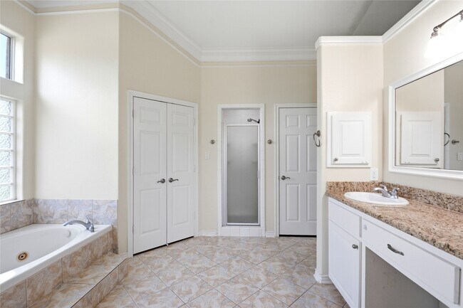 Building Photo - 1702 Fantasy Woods Dr