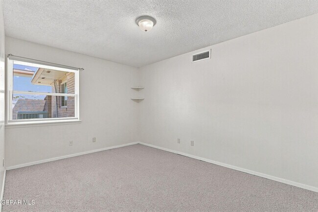 Building Photo - 6621 Mesa Grande Ave