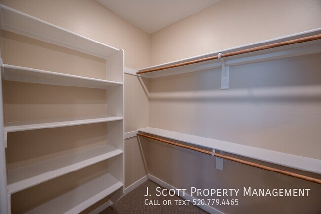 Building Photo - 449 Pinnacle Ridge Dr