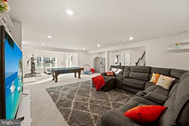 Building Photo - 1281 Backbone Wy