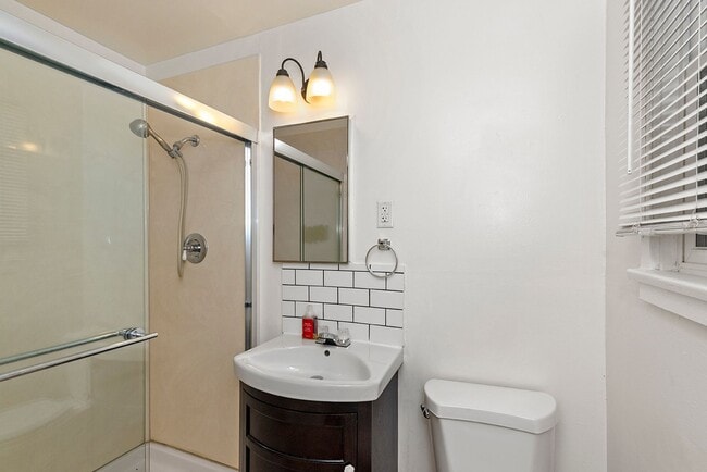 Building Photo - 4025 La Salle St