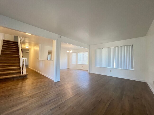 Building Photo - 1342 Kingswood Dr