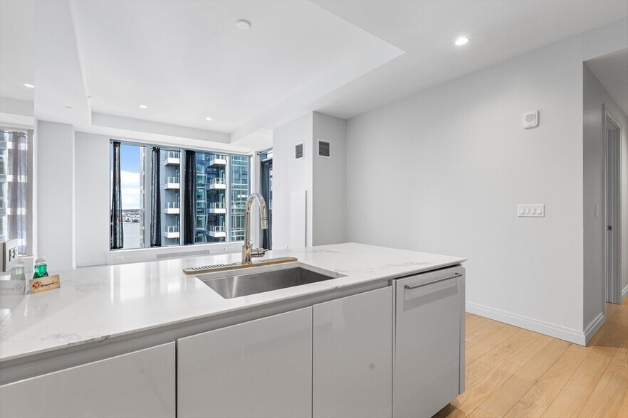 Building Photo - 133 Seaport Blvd