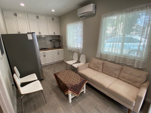 Building Photo - 21520 Saticoy St