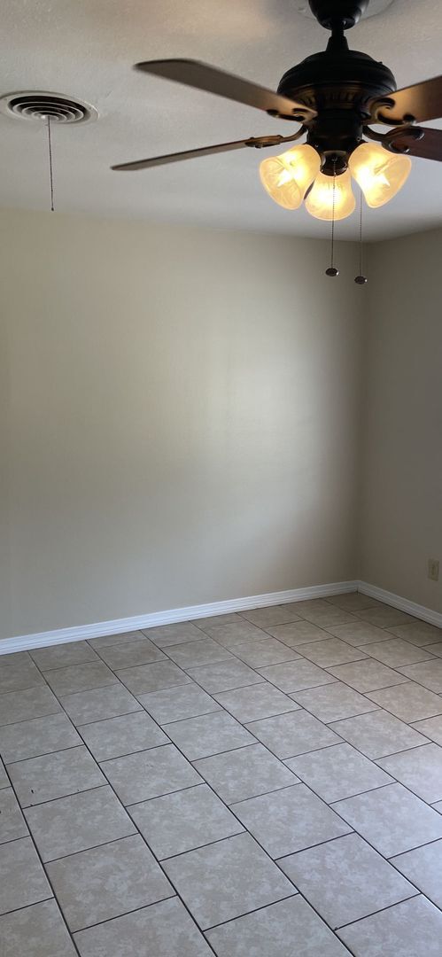 Building Photo - 3 BD 1.5 BA Ocean Springs Rental in the Go...