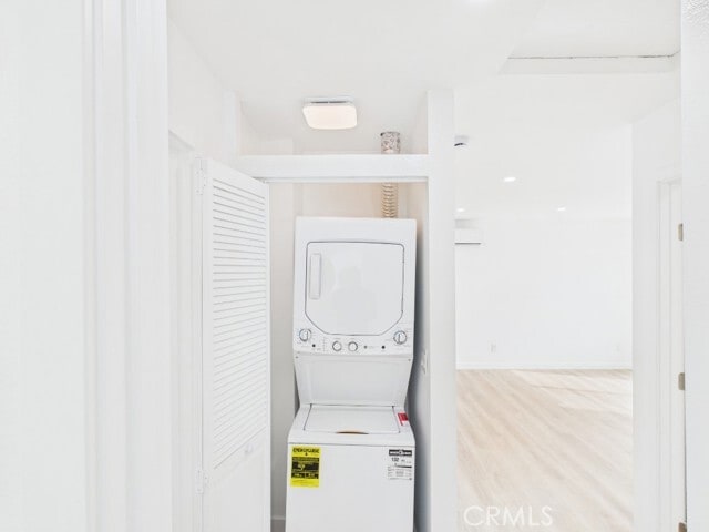 Building Photo - 748 Newport Ave