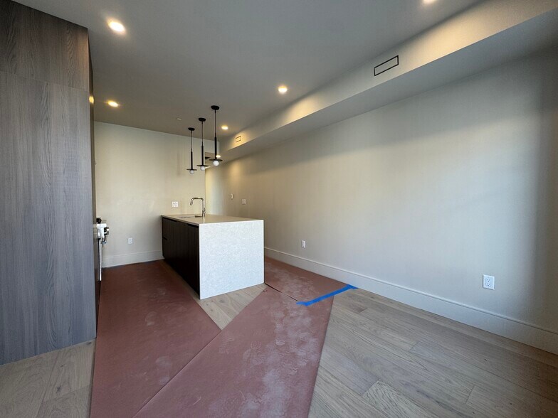 Building Photo - 300 Franklin St