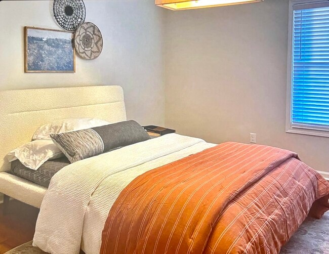 Building Photo - 165 Walton Ave