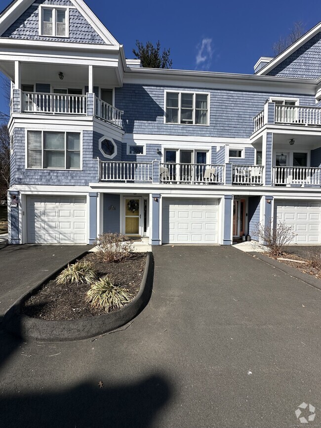 Building Photo - 22 Seabreeze Ave
