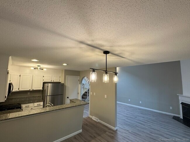 Building Photo - 42 Uplands Way