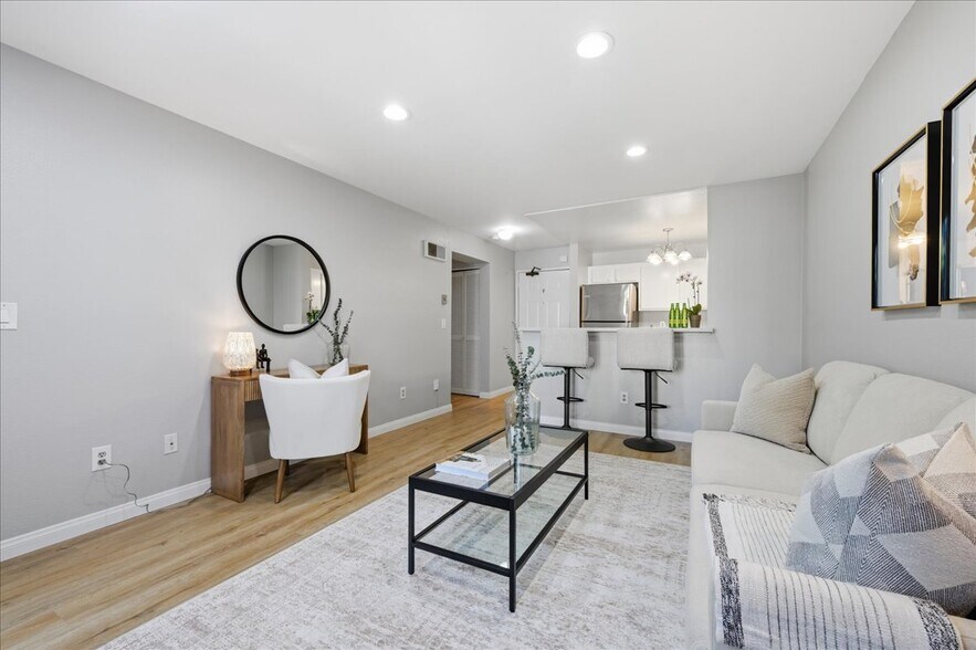 Building Photo - 3440 Lebon Dr