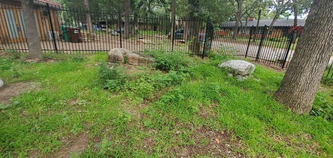 Building Photo - 1815 Greenwood Dr