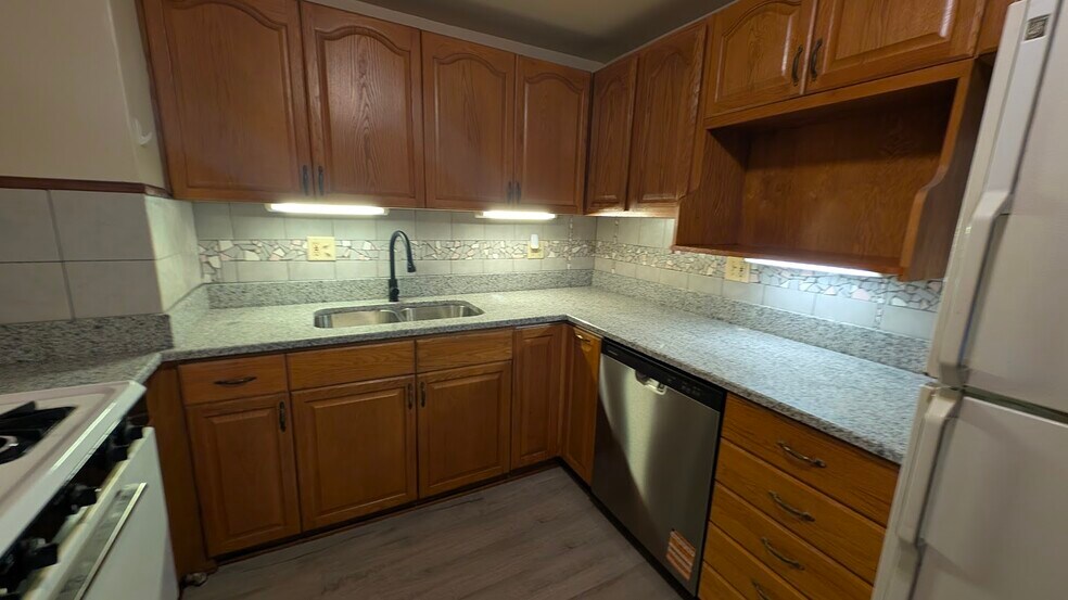 Building Photo - 1973 W 44th St