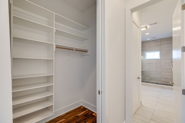 Building Photo - Northern Liberties Townhome with Parking