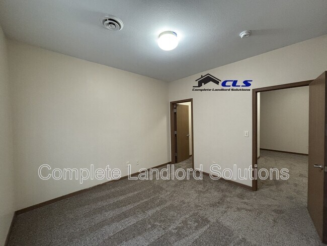 Building Photo - 1400 North Ave