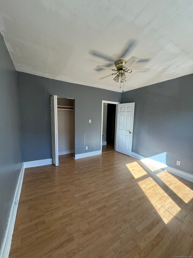 Building Photo - 731 George St