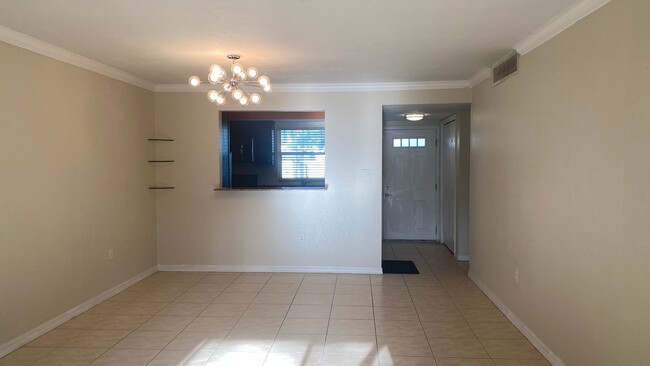 Building Photo - Updated 1-Bedroom Condo in a Gated Communi...