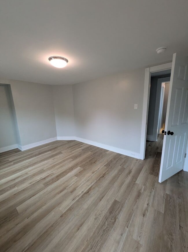 Building Photo - Beautifully renovated 3 bedroom home in Sw...