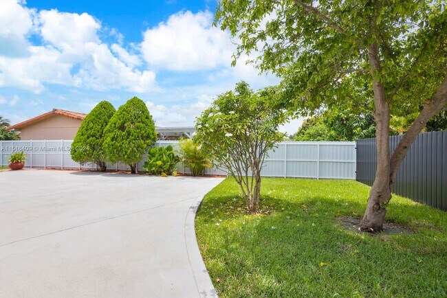 Building Photo - 10770 SW 26th St