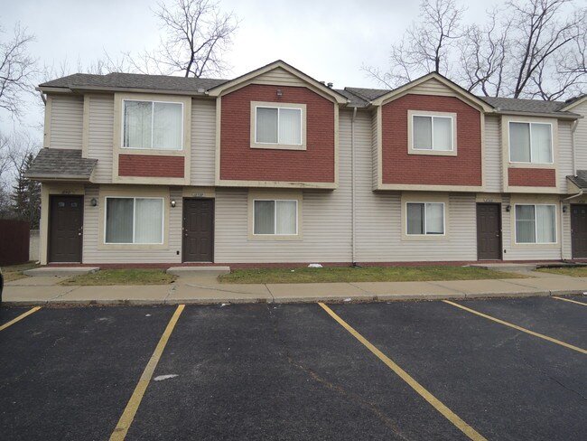 Building Photo - Sharon Estates Apartments