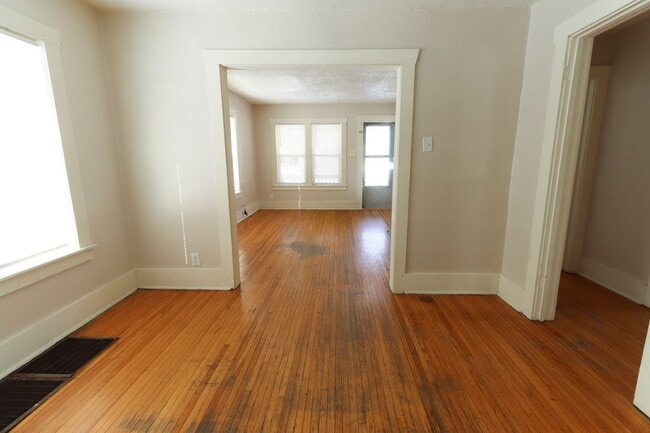 Building Photo - Cozy 2 Bed, 1 Bath!