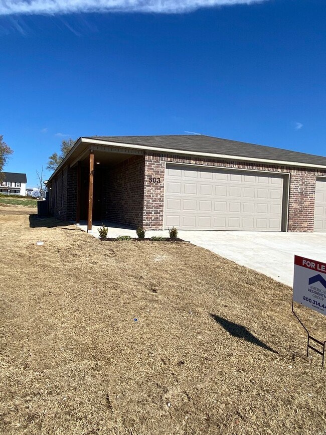 Building Photo - 503A W Christopher Dr