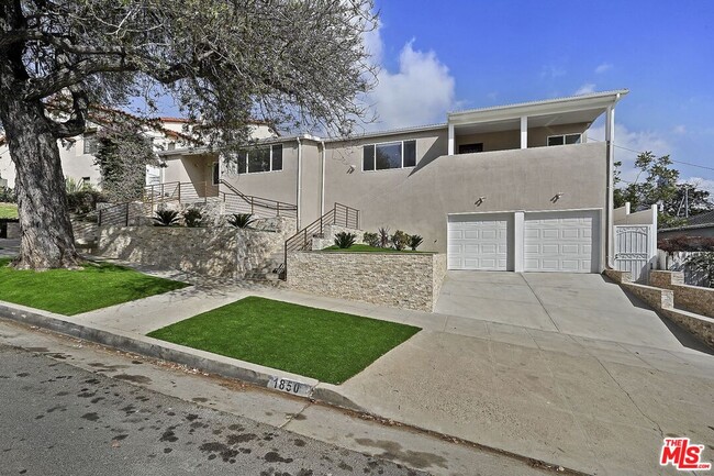 Building Photo - 1852 Holmby Ave