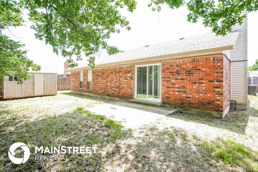 Building Photo - 1001 Walsh Ln