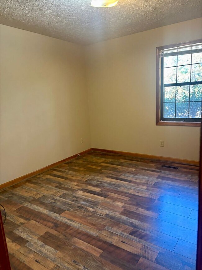 Building Photo - Deposit Special !