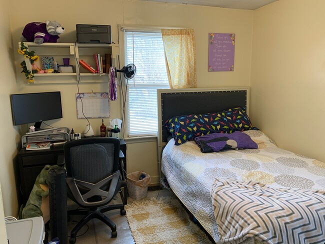 Building Photo - Charming 2 Bed/1 Bath Home Near the K-Stat...