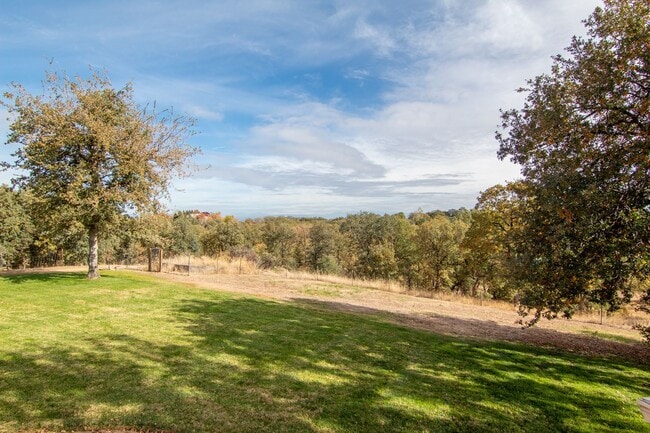 Building Photo - Country Home for Rent on Acreage | 3.5 Acres, 3 Car Garage, Deck, Pet Friendly