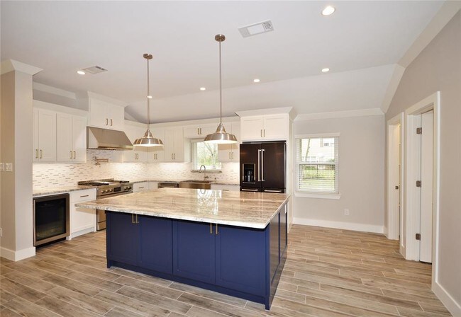 Building Photo - 3515 Linwood St