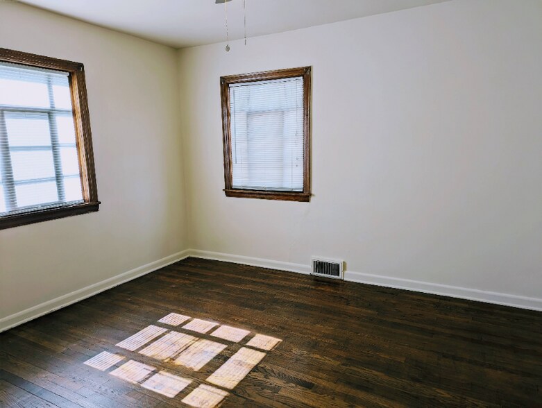 Building Photo - 801 Lathrop St