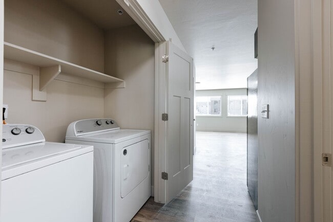 Building Photo - 5961 N Silver Fox Rd