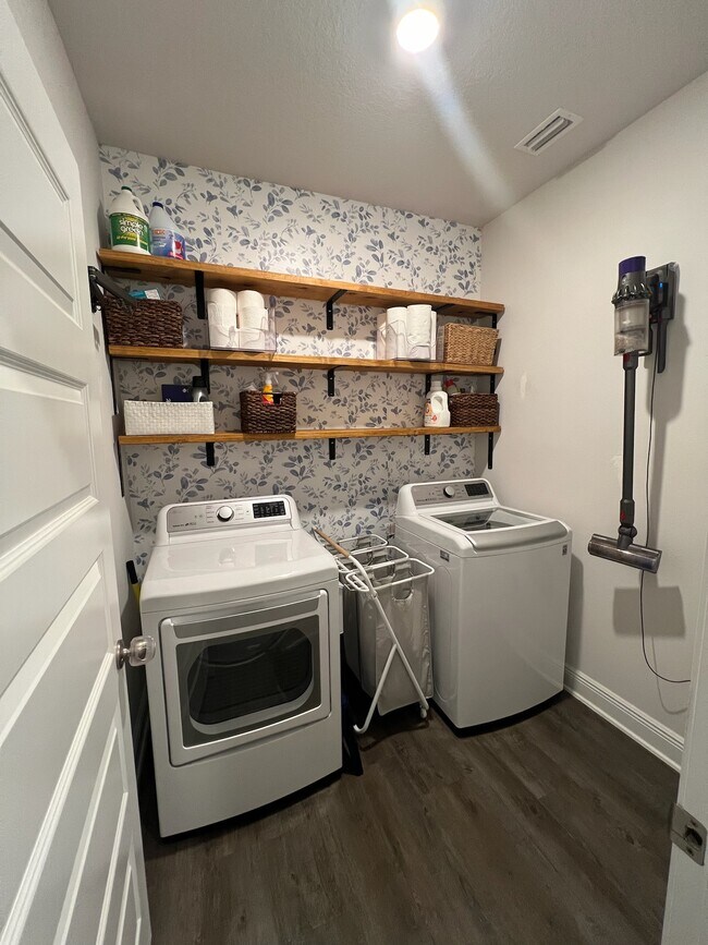 Building Photo - 8026 Burnside Lp