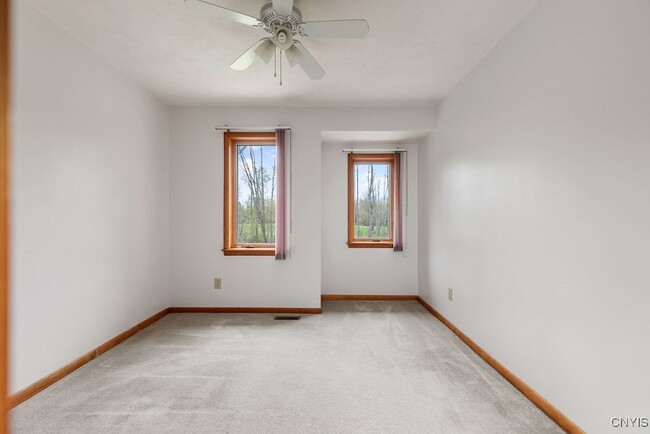 Building Photo - 3293 Greenleafe Dr