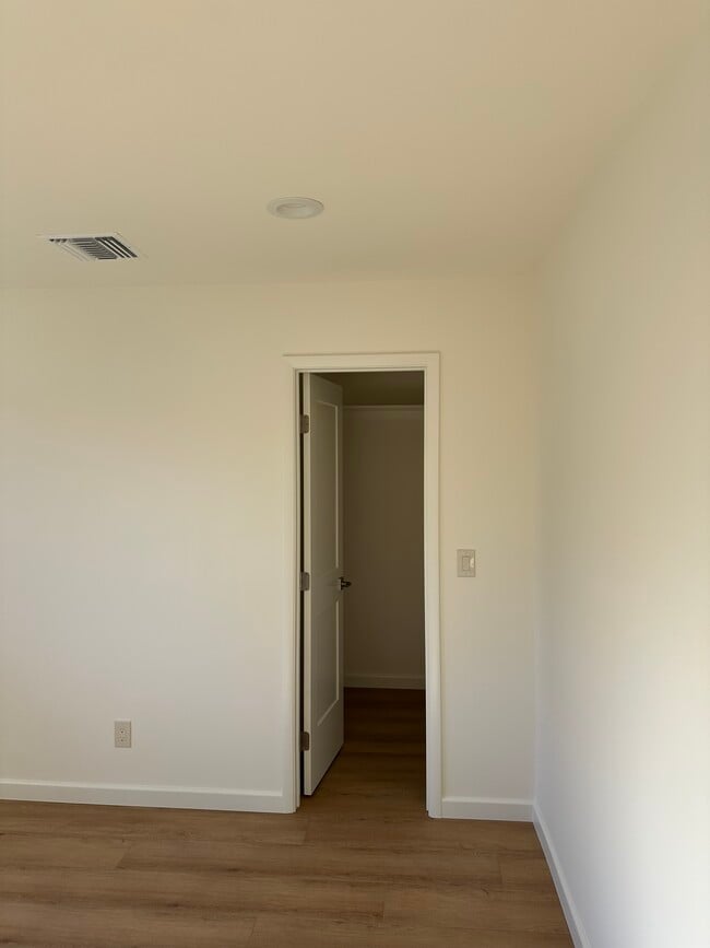 Building Photo - 135 N Florence St