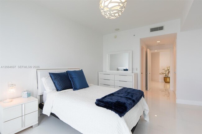 Building Photo - 17111 Biscayne Blvd