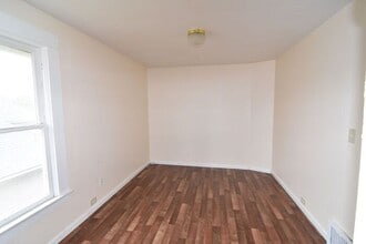 Building Photo - Minutes to College And downtown Vancouver!!!