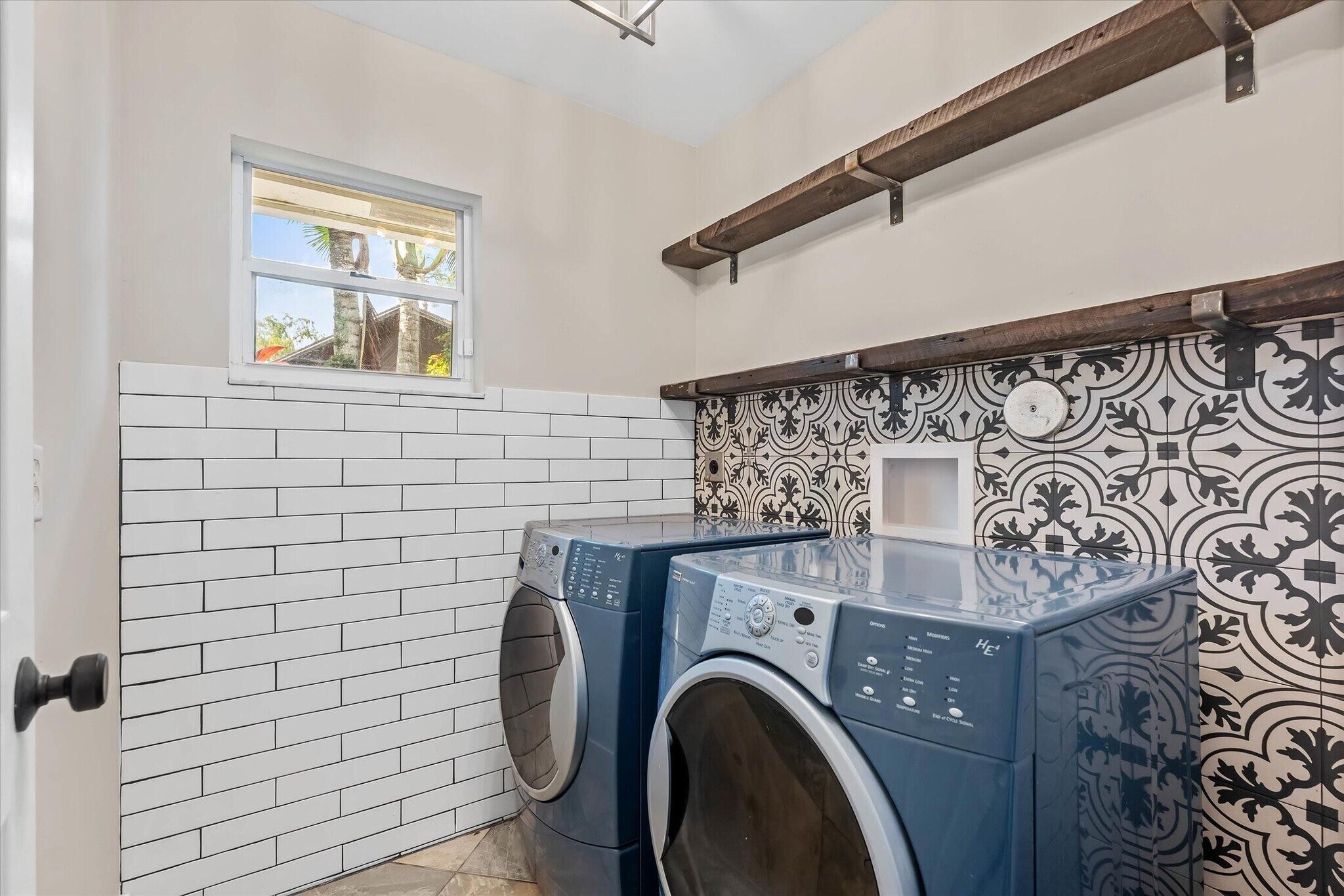 Building Photo - 1021 Corallita Ct
