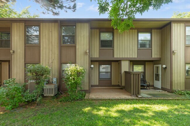 Building Photo - 620 N Hough St