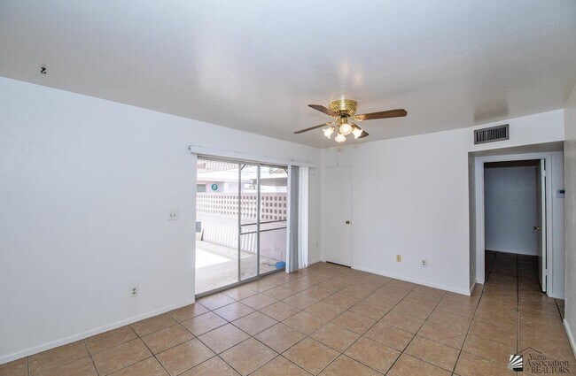 Building Photo - 250 W Catalina Dr